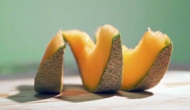 can guinea pigs eat cantaloupe